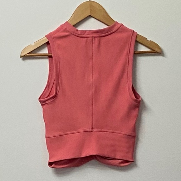 Simons i.FIV5 Twist Front Crop Top - Picture 2 of 4